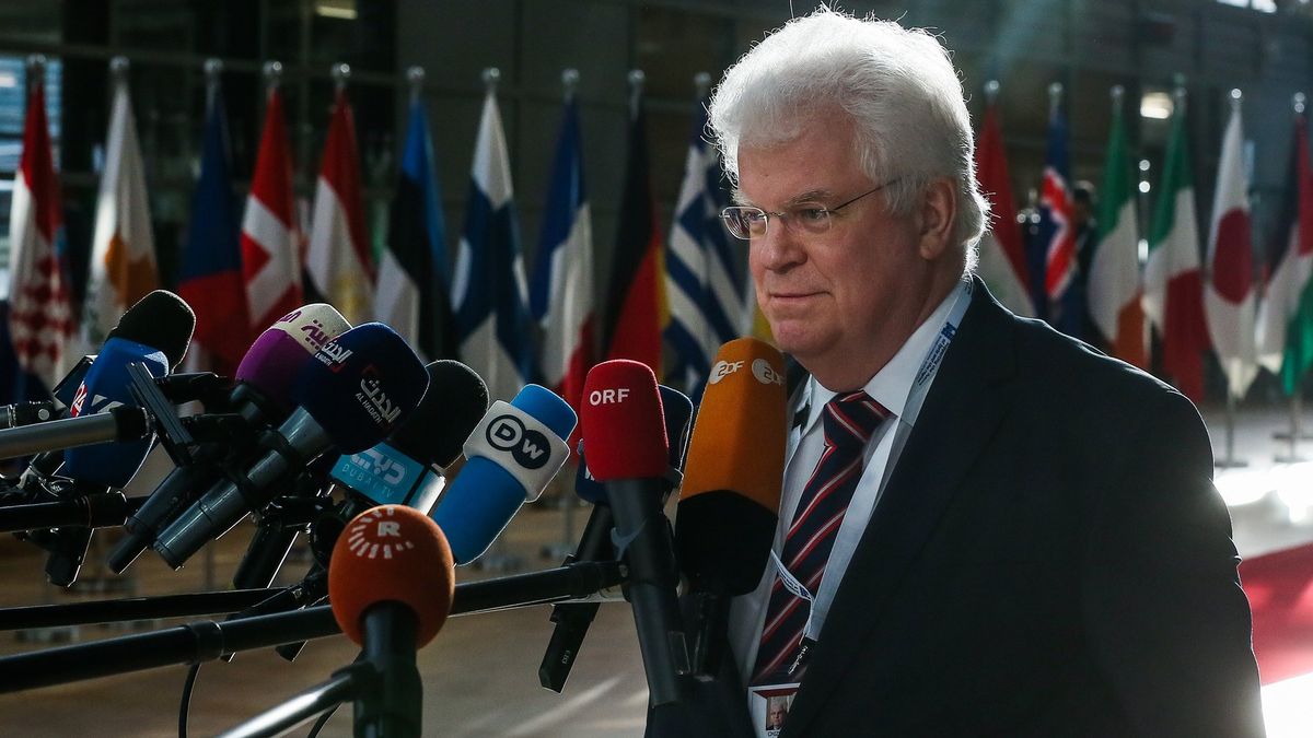 „Česká protiruská psychóza“ má podle ruského velvyslance zakrýt problém s covidem